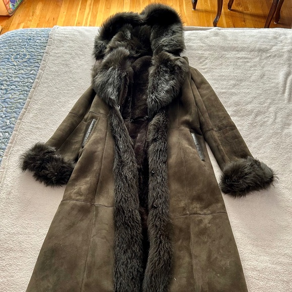 Viaveneto Jackets & Blazers - Super warm, hooded full-length shearling coat.